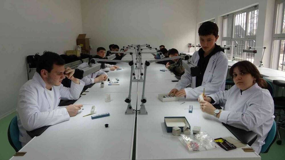 Cumhurbaşkanı Erdoğan’a hediye edilen saat bu okulda yapıldı