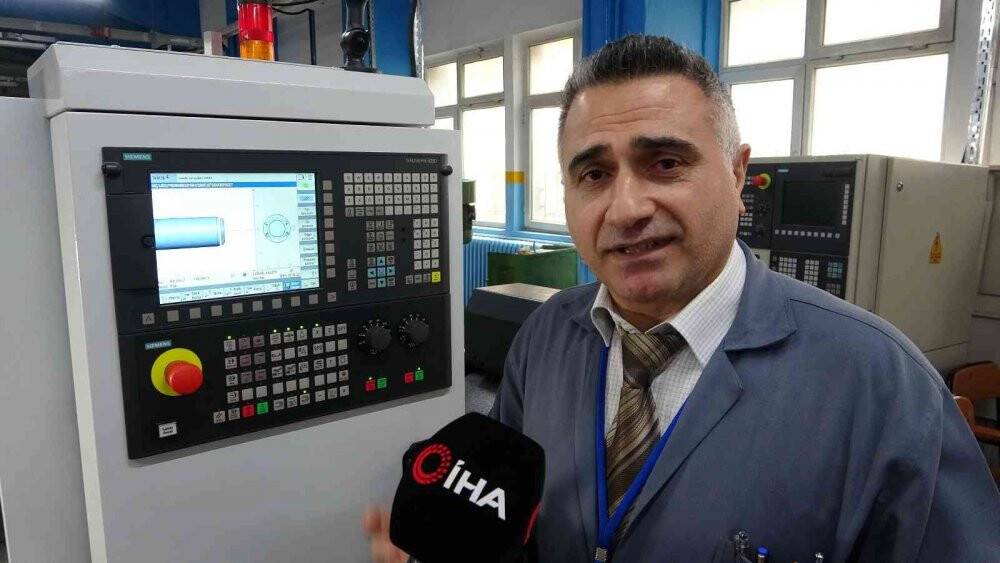 Cumhurbaşkanı Erdoğan’a hediye edilen saat bu okulda yapıldı