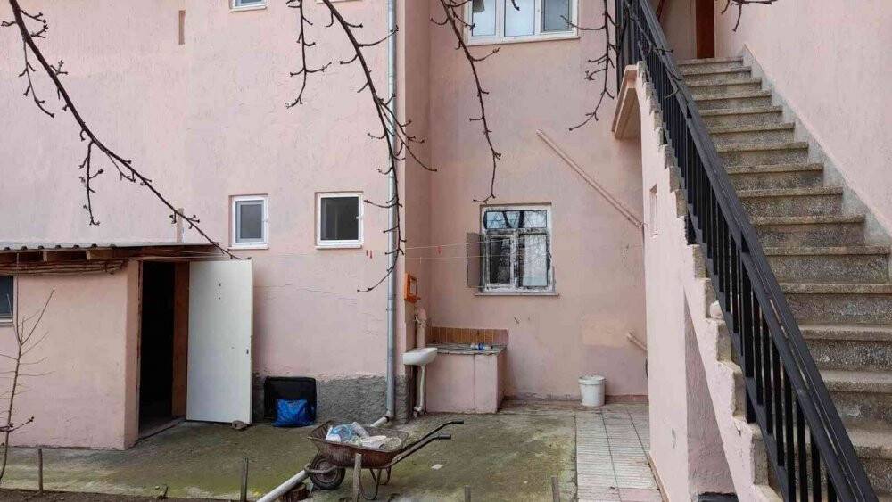 Girdikleri evde çelik kasadan altın ve paraları çalan 4 şüpheli tutuklandı