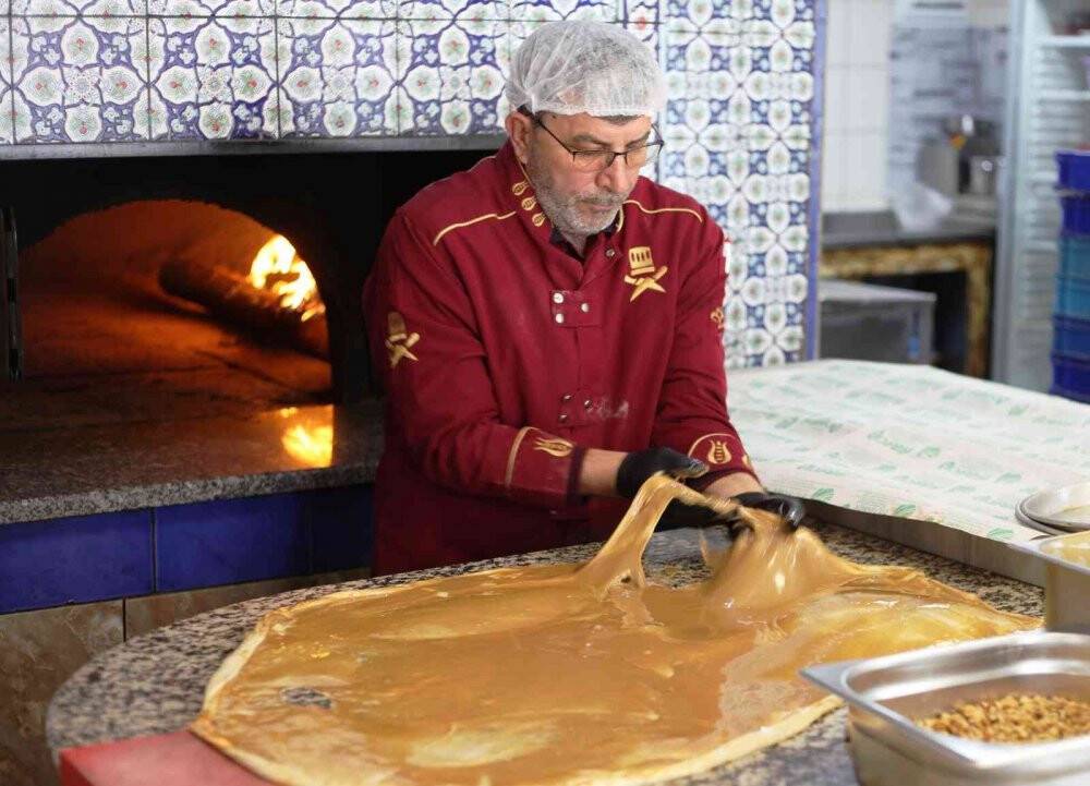 İftarda tatlı, sahurda ekmek vazgeçilmez lezzet; tahinli pide