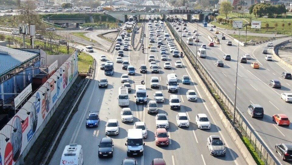 İstanbul’da cuma trafiği: Uzun kuyruklar  oluştu