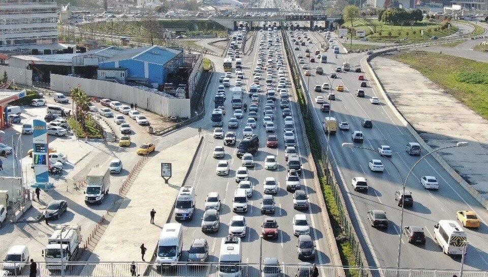 İstanbul’da cuma trafiği: Uzun kuyruklar  oluştu