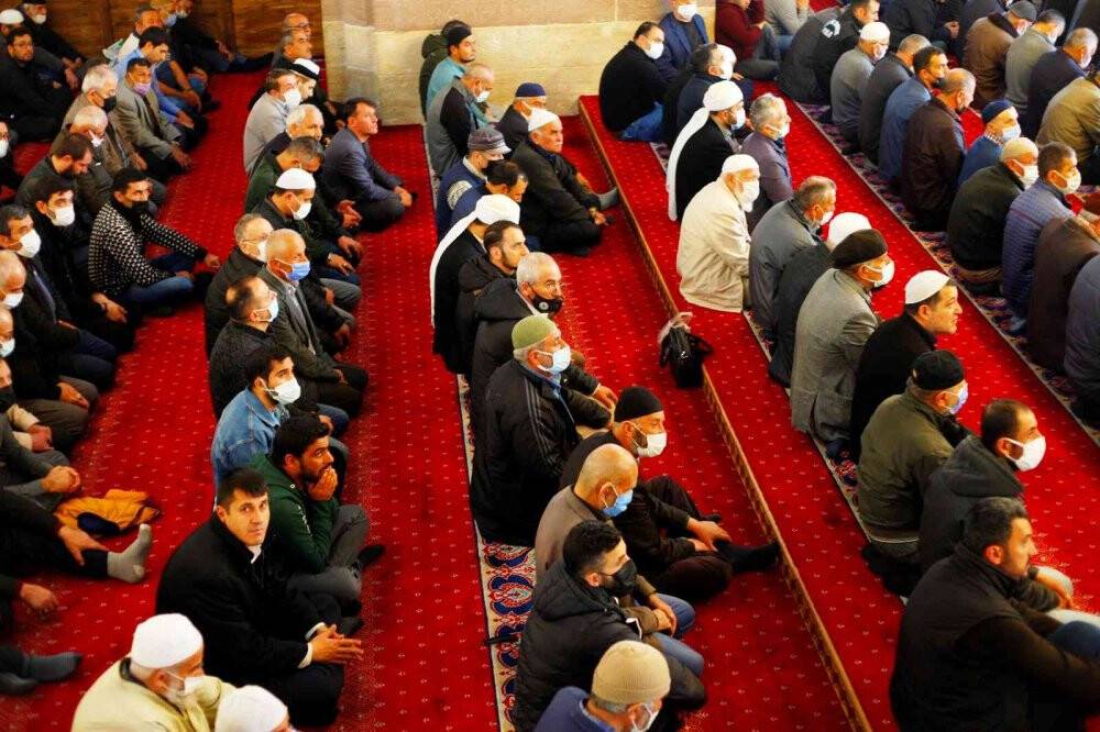 Konya’da Ramazan ayının ilk Cuma namazı kılındı