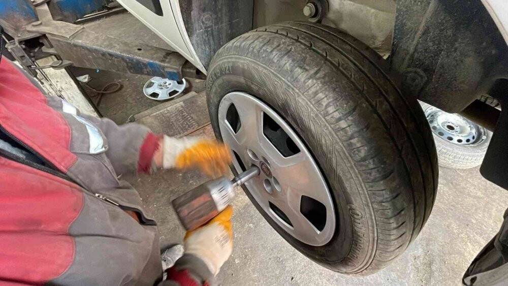 Oto lastikçilerde değişim yoğunluğu yaşanıyor