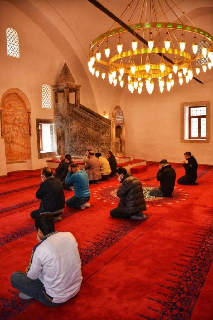 Seyyid Battal Gazi külliyesinde restorasyon sonrası ilk cuma namazı kılındı