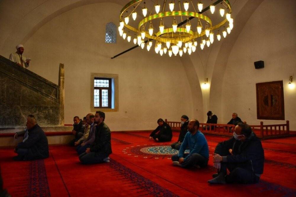 Seyyid Battal Gazi külliyesinde restorasyon sonrası ilk cuma namazı kılındı