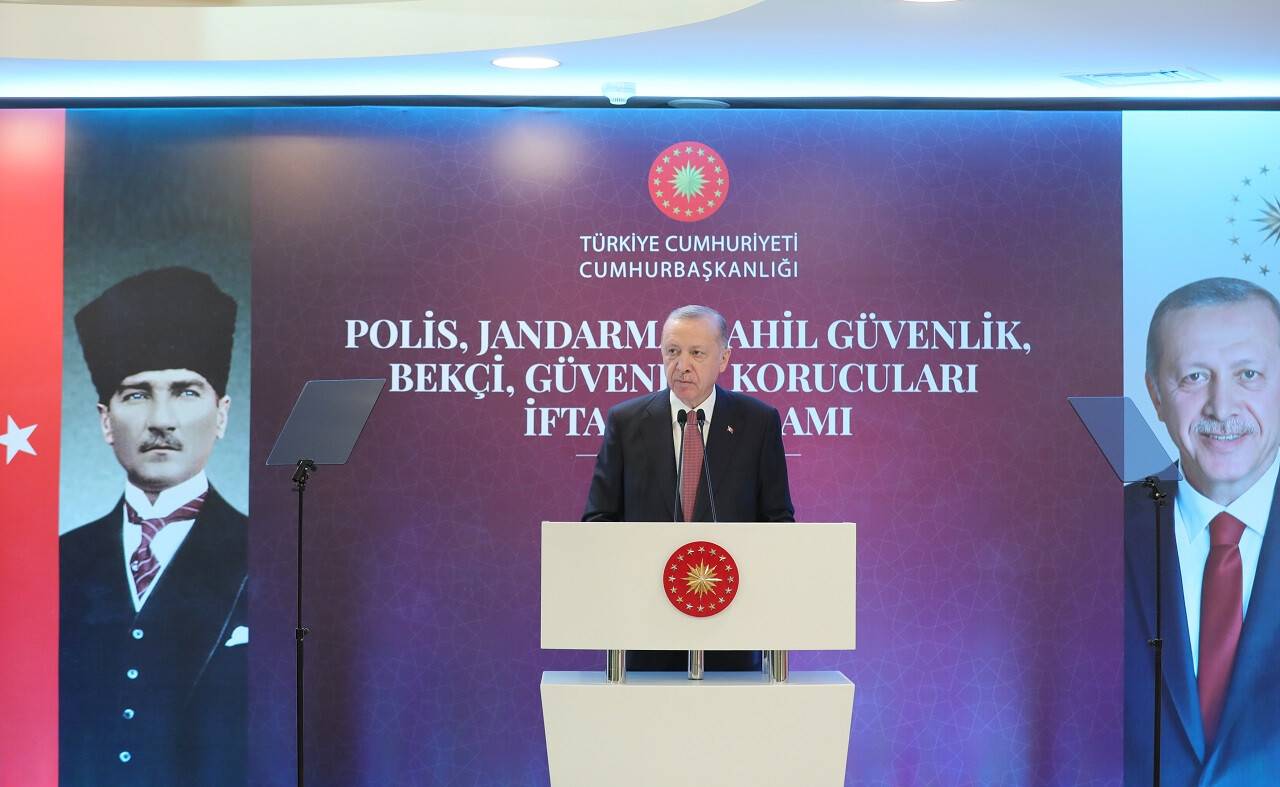 aa-20220409-27519260-27519252-cumhurbaskani-erdogan-guvenlik-gucleriyle-iftarda-bir-araya-geldi.jpg