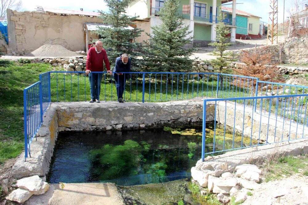 Bu köyün her yanından su fışkırıyor
