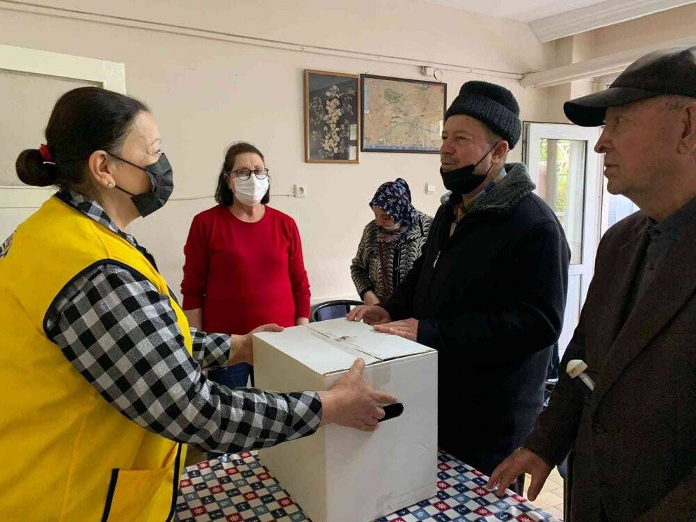 İhtiyaç sahibi görme engellilere erzak kolisi desteği yapıldı