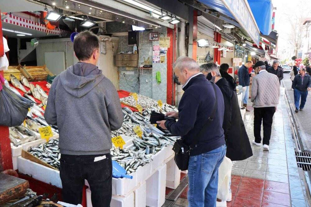 Sezonun son balıkları 15-30 TL arasında tezgahlarda