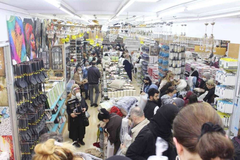 Tekirdağ’da indirim izdihamı