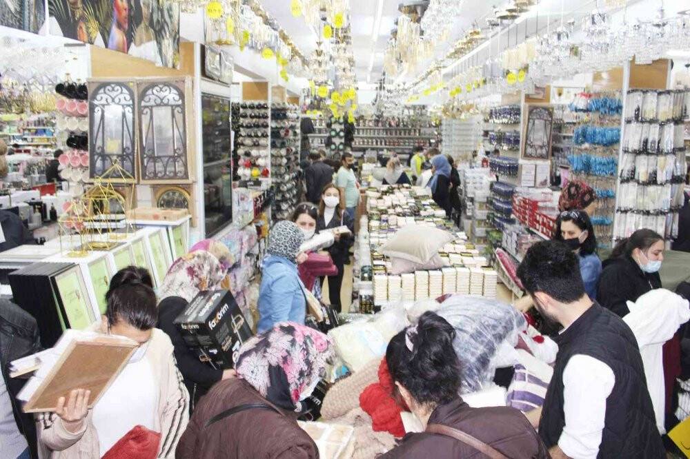 Tekirdağ’da indirim izdihamı