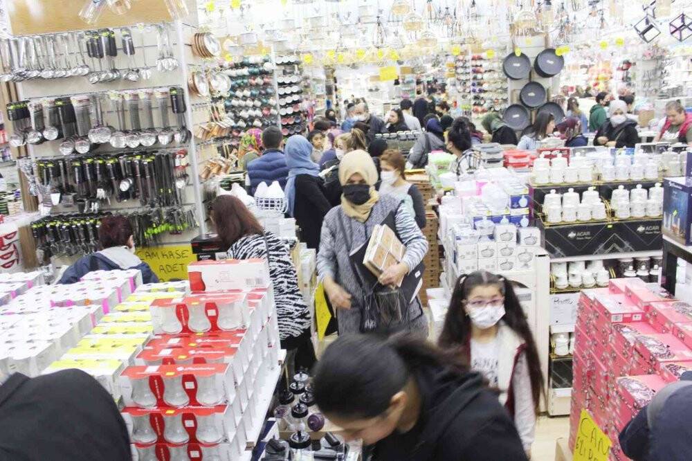 Tekirdağ’da indirim izdihamı