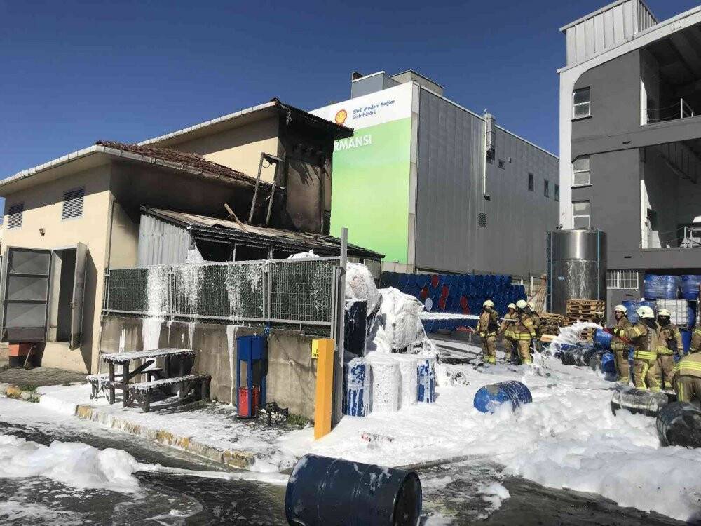 Tuzla boya fabrikasında yangın çıktı