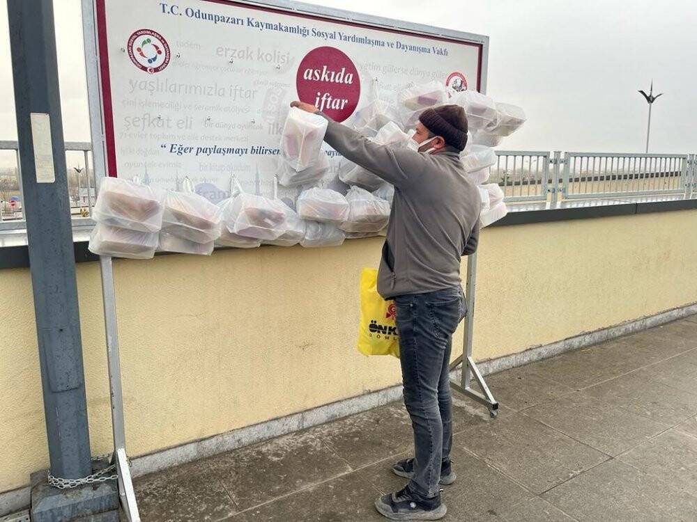 Askıda İftar zor durumda kalanların imdadına yetişiyor