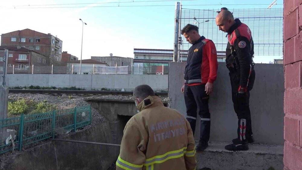 Atık su kanalına düşerek yaralandı