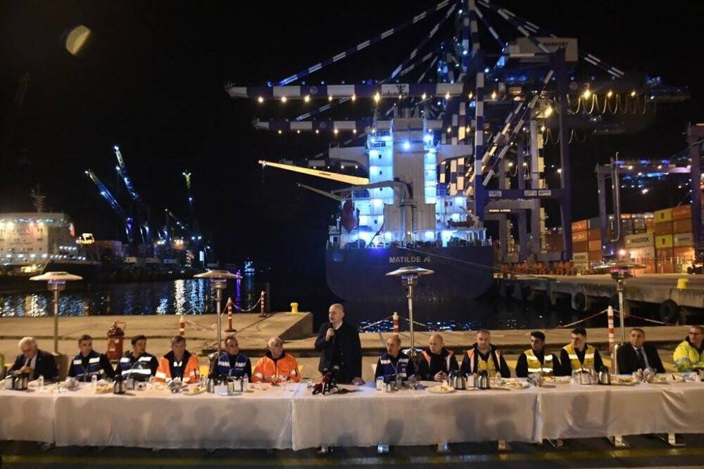 Bakan Karaismailoğlu:  'Bu yılki hedefimiz 250 milyar ton'