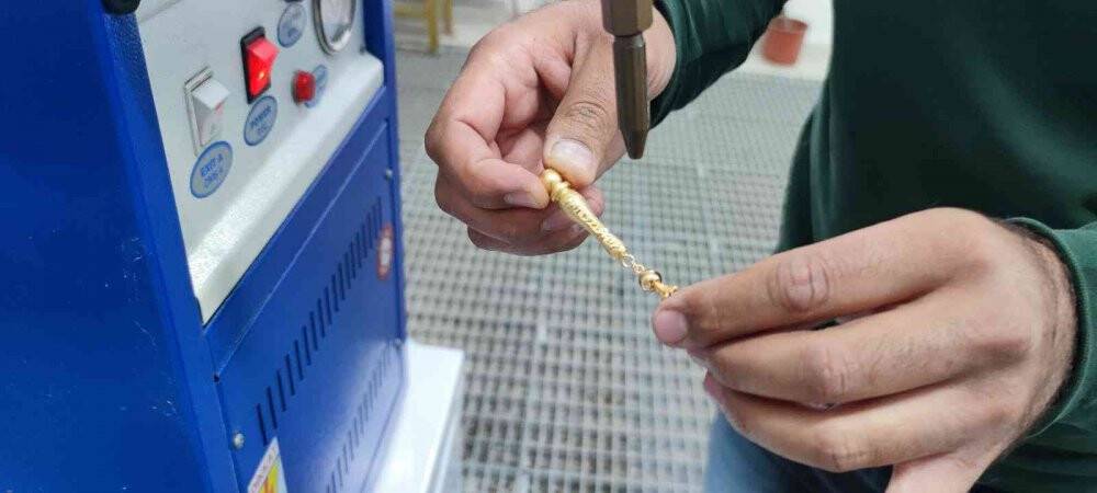 Bu tespihin fiyatı dudak uçuklatıyor
