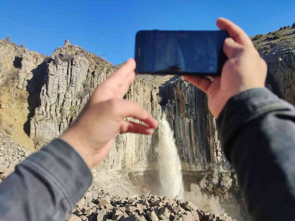 Heybeti ve güzelliğiyle ilgi odağı oldu