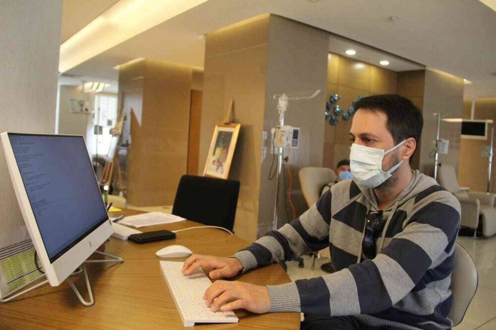 Lenf bezi kanserini ablasından nakledilen ilikle yendi