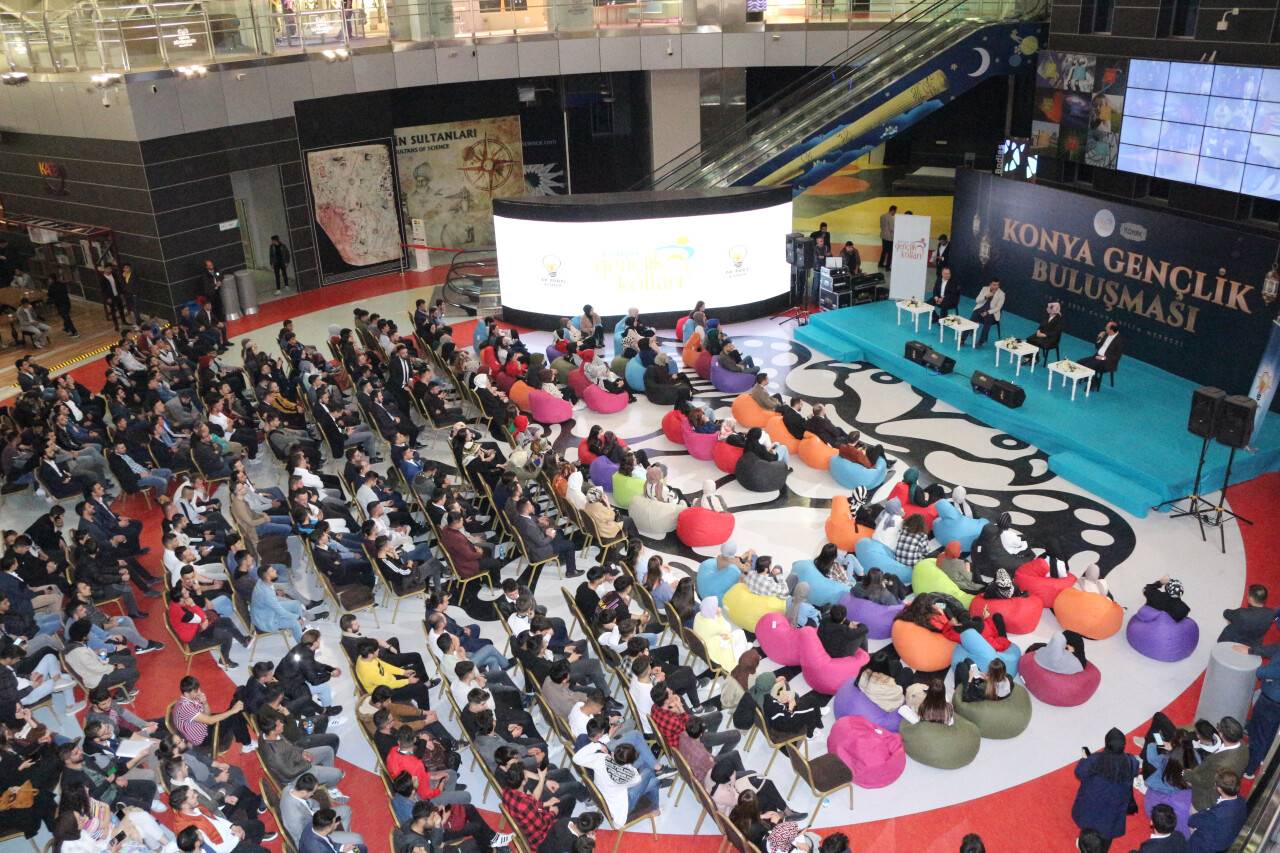aa-20220410-27529419-27529417-konyada-bilim-merkezi-genclik-bulusmasi-duzenlendi.jpg