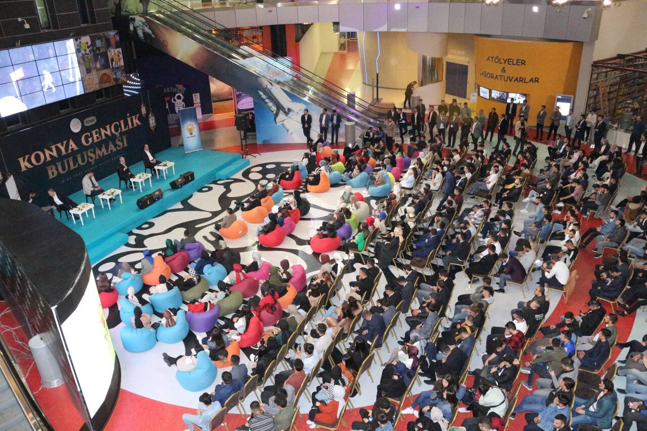 aa-20220410-27529419-27529418-konyada-bilim-merkezi-genclik-bulusmasi-duzenlendi.jpg