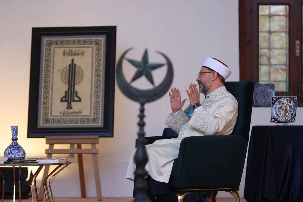 Diyanet İşleri Başkanı Erbaş: 'Umre'ye gitmek isteyen vatandaşlarımız gerekli hazırlıklarını yapsınlar'