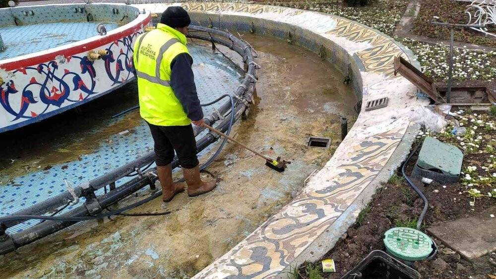 Kütahya’nın simgesi vazoya detaylı temizlik