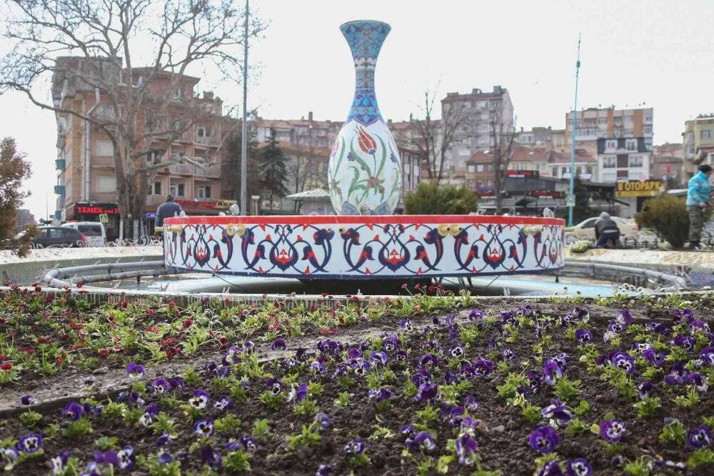 Kütahya’nın simgesi vazoya detaylı temizlik