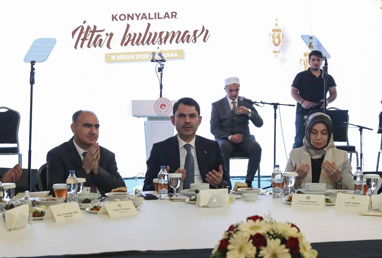 aa-20220411-27537214-27537210-cevre-sehircilik-ve-iklim-degisikligi-bakani-kurum-konyalilar-iftar-bulusmasinda-konustu.jpg