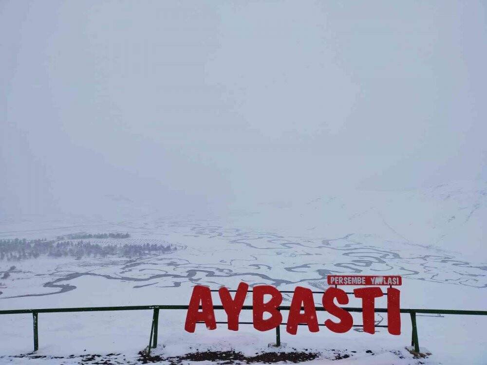 Bin 500 rakımlı yaylada kar güzelliği