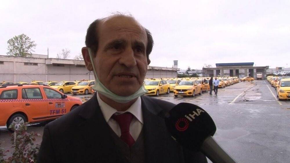 Yürekleri ısıtan görüntü: Taksici yaşlı kadını sırtında taşıdı