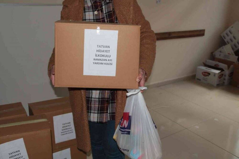 Öğretmenlerden örnek davranış