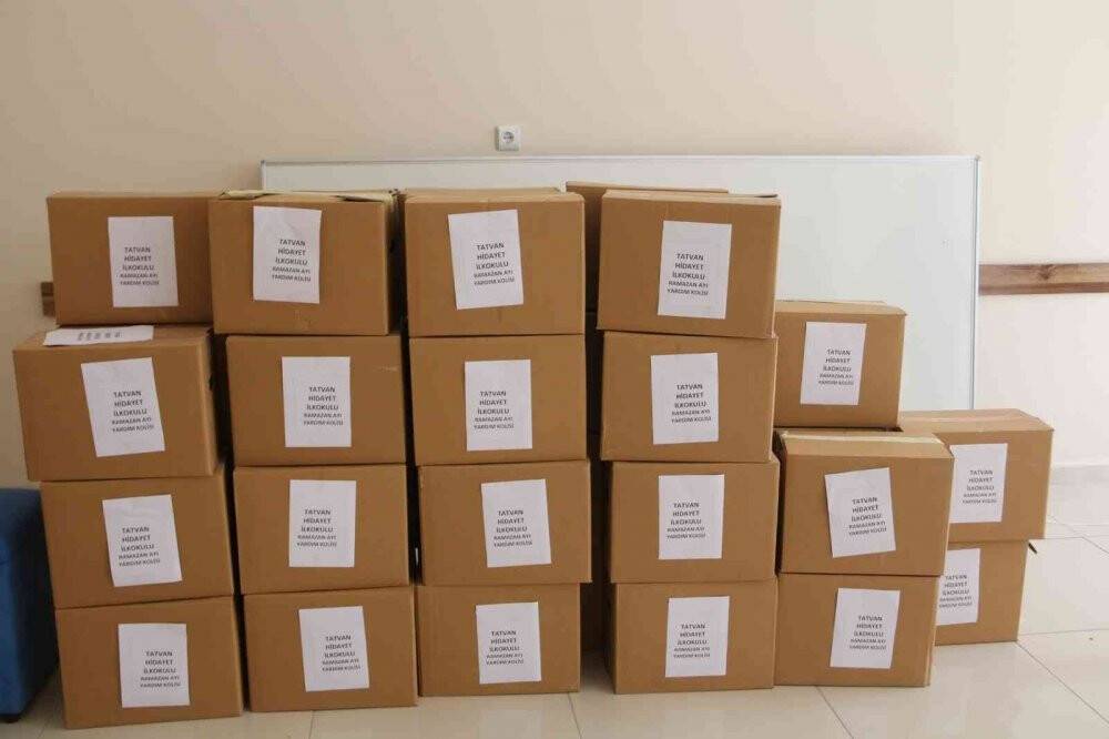 Öğretmenlerden örnek davranış