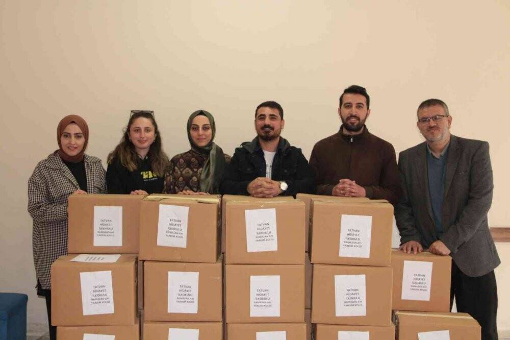 Öğretmenlerden örnek davranış