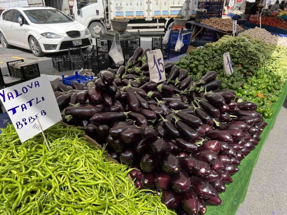 Semt pazarlarında fiyatlar yarı yarıya düştü