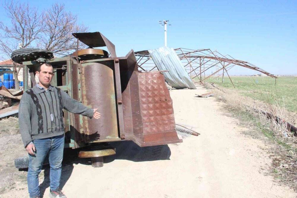 Çıkan hortum tonlarca ağırlığındaki çatıyı uçurdu