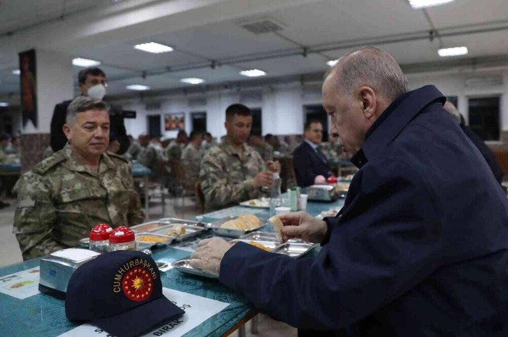Cumhurbaşkanı Erdoğan’dan Mehmetçiğe iftar sürprizi