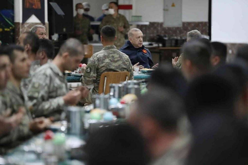 Cumhurbaşkanı Erdoğan’dan Mehmetçiğe iftar sürprizi