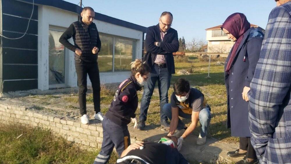 Karşı şeride geçen otomobil işçi servisine ok gibi saplandı