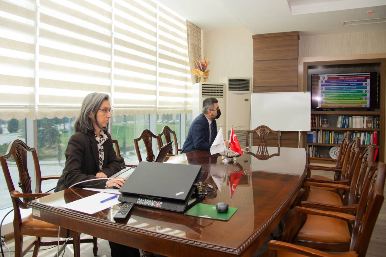 universitemizin-kalite-sureciyle-ilgili-ust-yonetim-degerlendirme-ve-karar-alma-toplantis-2.jpeg