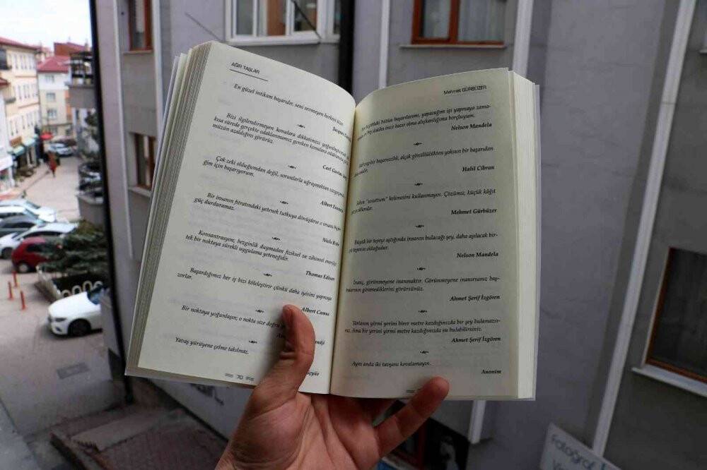 Ünlülerin özlü sözlerini derleyip kitaba dönüştürdü