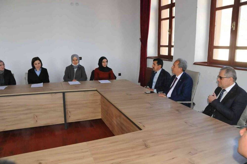 Akşehir Belediyesi'nde 16 memur işe başladı