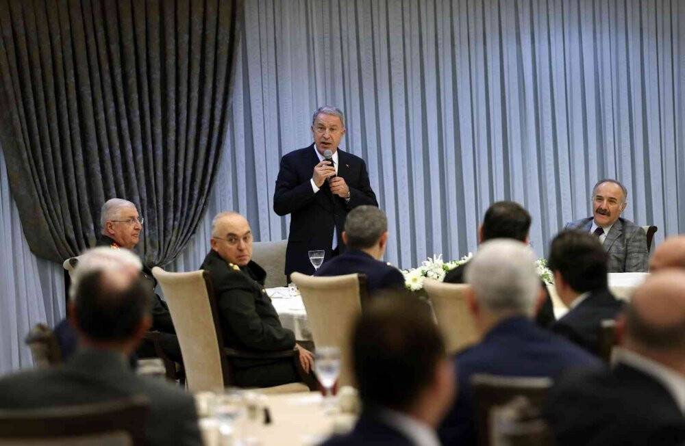 Bakan Akar; Komutanlar, Savunma Sanayi Şirketlerinin Temsilcileri ve Bakanlık Personeli ile iftar yaptı