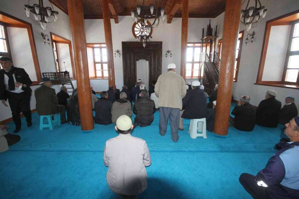 Konya’da ecdat yadigarı cami yeniden ibadete açıldı