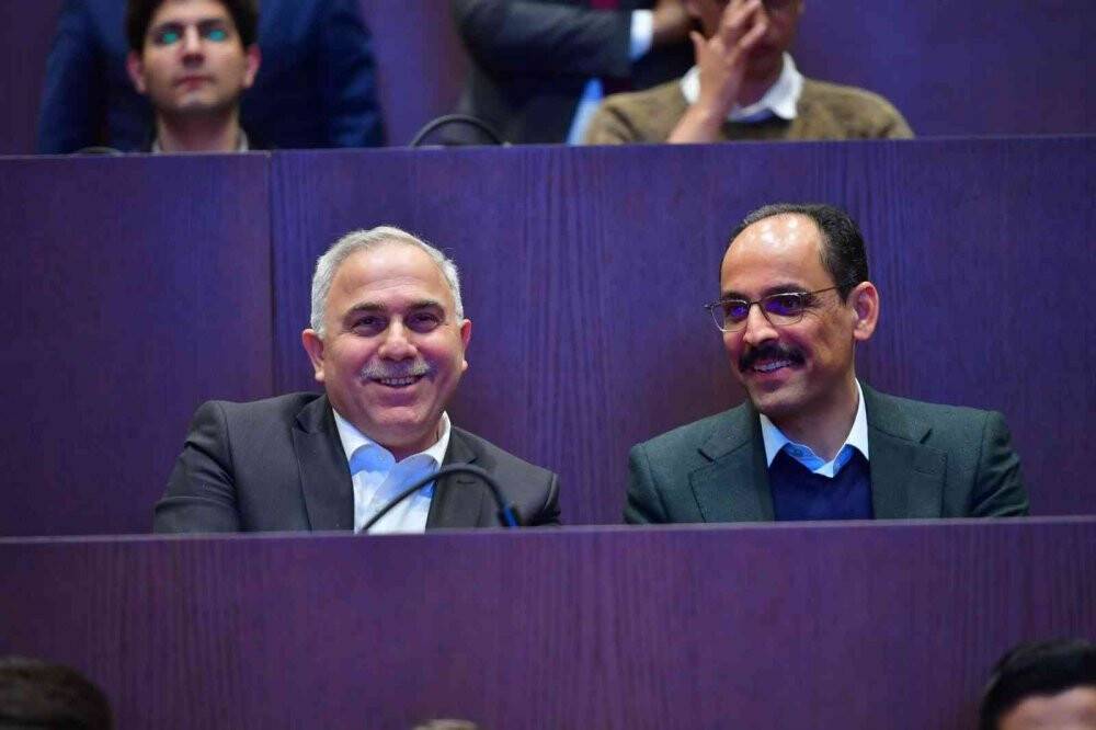 Cumhurbaşkanı Sözcüsü İbrahim Kalın Fatih Merkez Kütüphanesi’nde gençlerle bir araya geldi