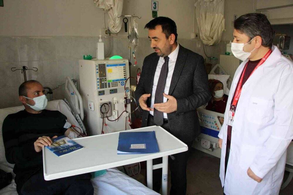 Diyaliz olurken Kur’an öğreniyorlar