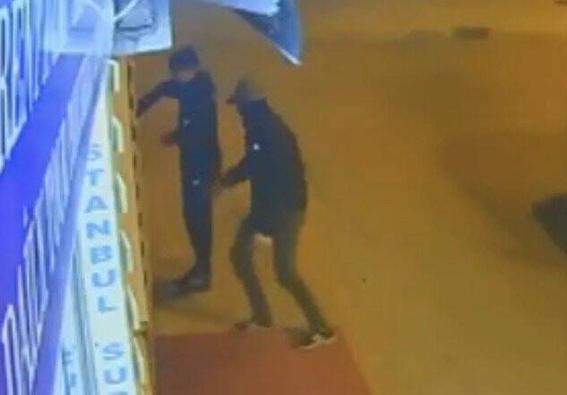 Fatih’te 30 saniyede bin dolarlık hırsızlık kamerada