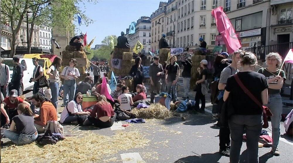 Fransa’da iklim aktivistleri cumhurbaşkanı adaylarını protesto etti