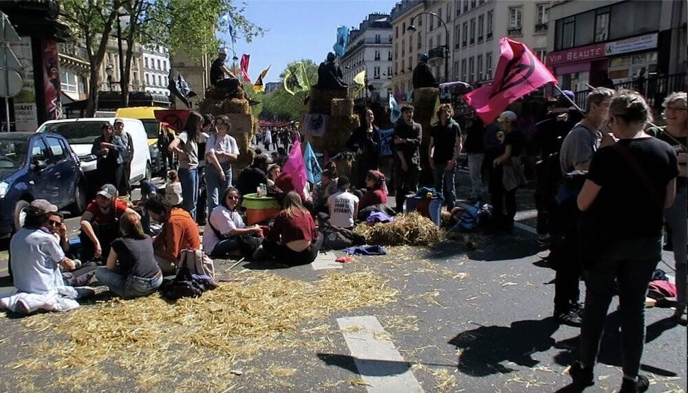 Fransa’da iklim aktivistleri cumhurbaşkanı adaylarını protesto etti